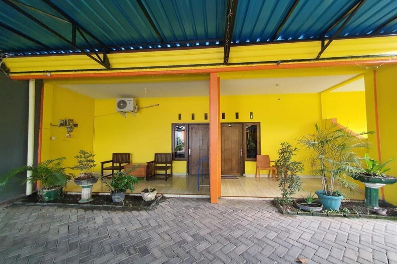 New Puri Amalia Apartment Banyuwangi  Exterior photo