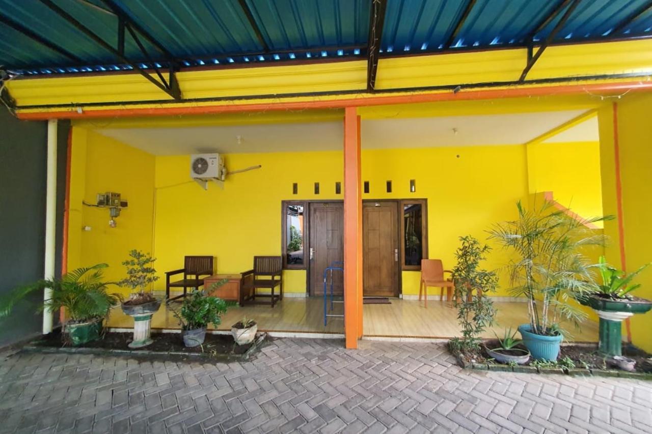 New Puri Amalia Apartment Banyuwangi  Exterior photo