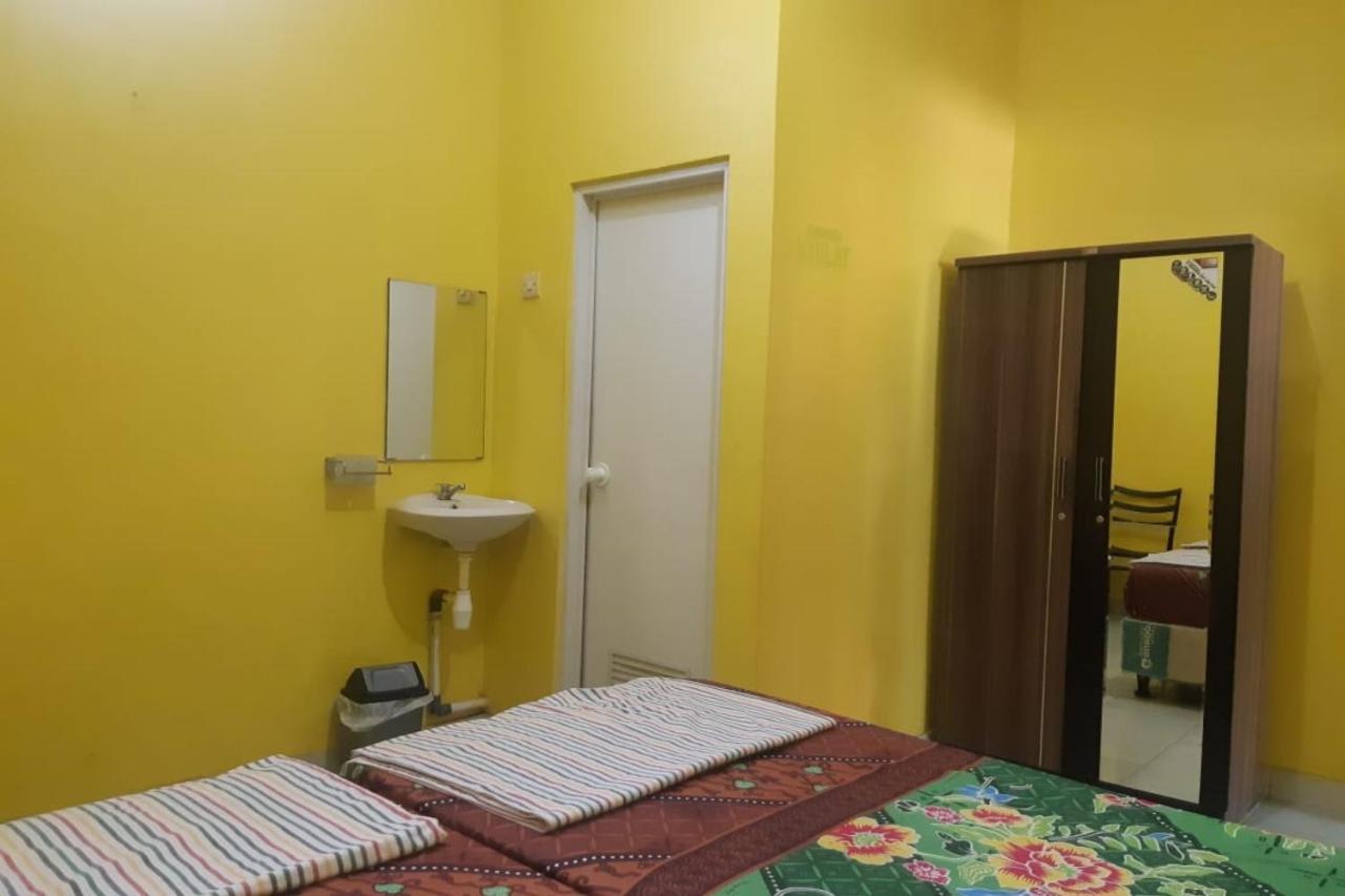 New Puri Amalia Apartment Banyuwangi  Exterior photo